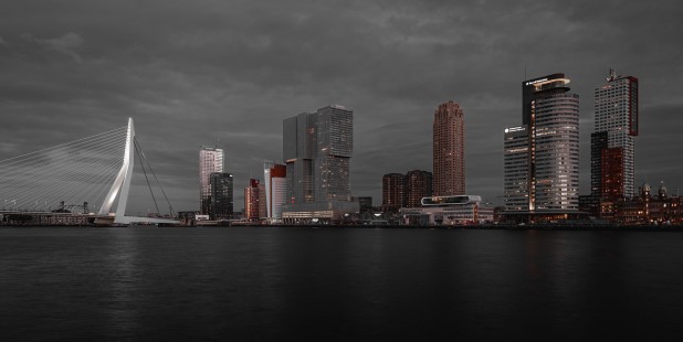 Een blik op de stad Rotterdam